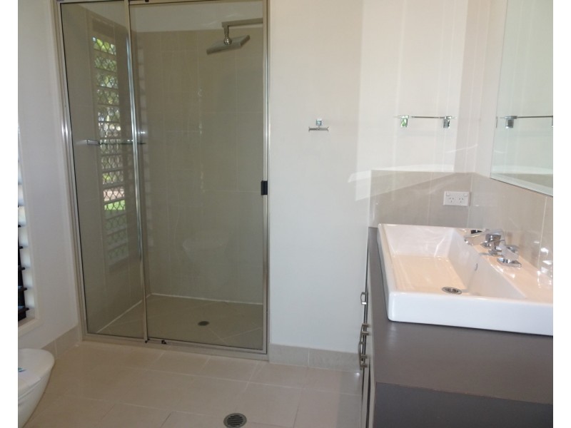 1/12 Hickory Court, Bushland Beach QLD 4818