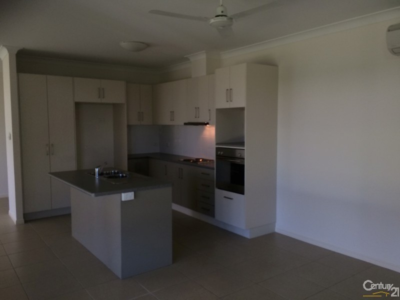 Bushland Beach QLD 4818