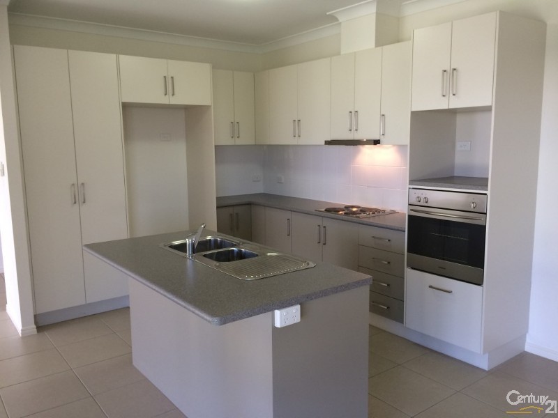 Bushland Beach QLD 4818