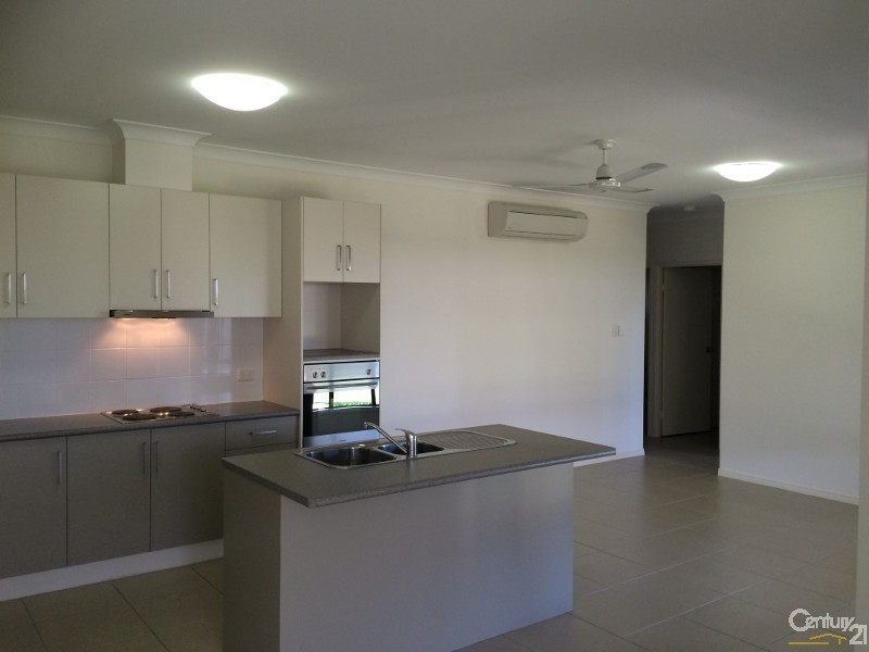 Bushland Beach QLD 4818