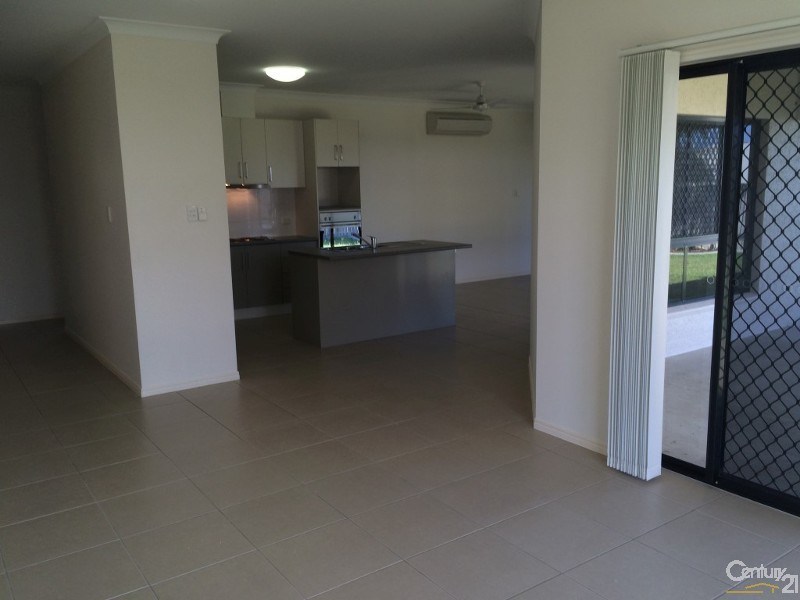 Bushland Beach QLD 4818