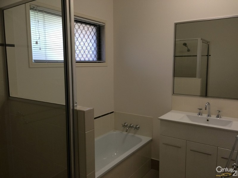 Bushland Beach QLD 4818