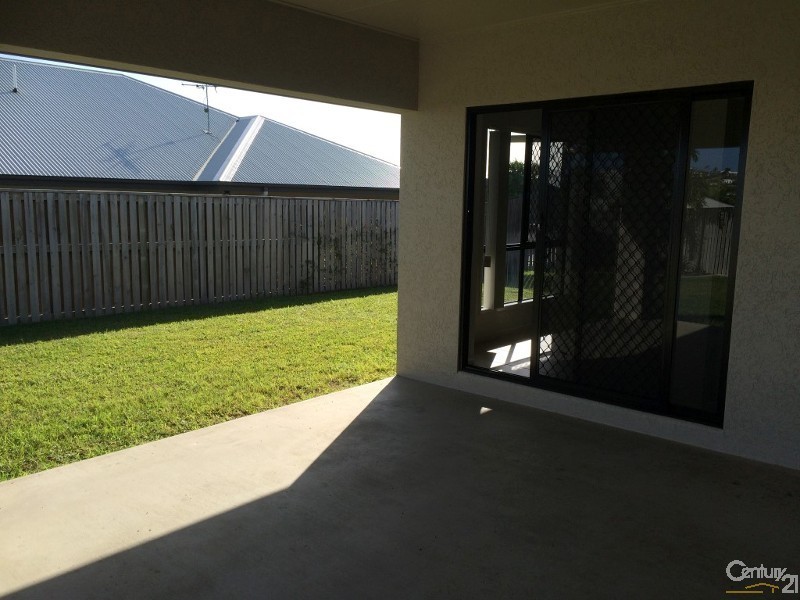 Bushland Beach QLD 4818