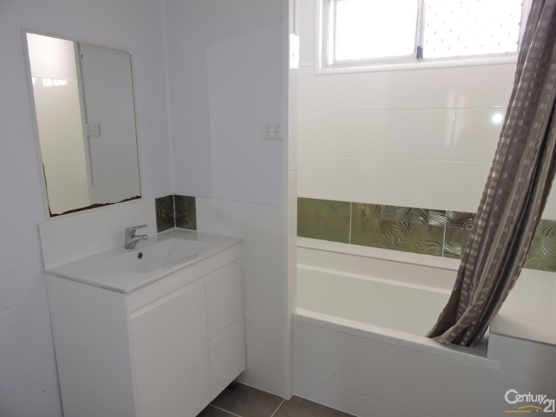 28 Malbon Road, Kirwan QLD 4817