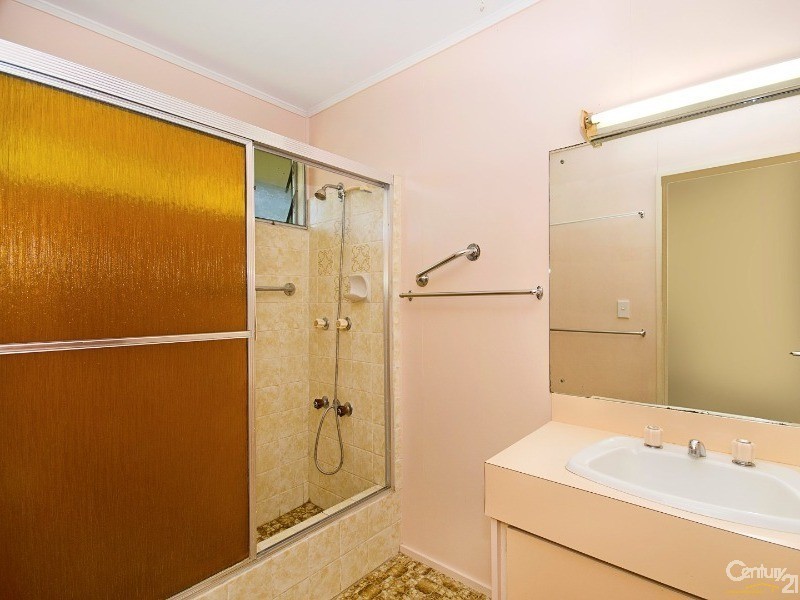 54 Renecol Avenue, Rasmussen QLD 4815