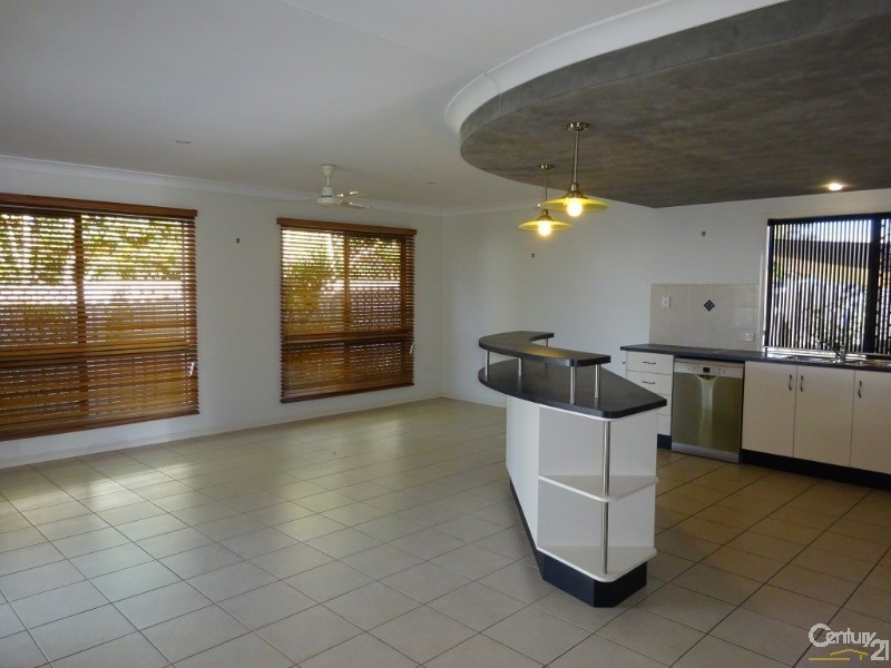 Bushland Beach QLD 4818