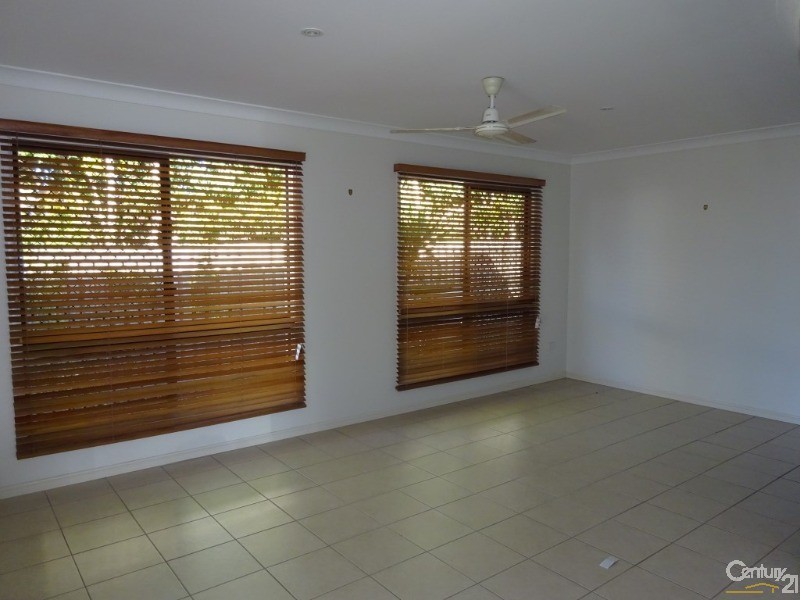 Bushland Beach QLD 4818