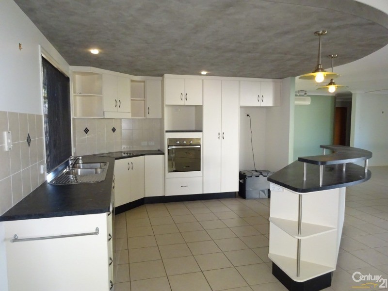 Bushland Beach QLD 4818