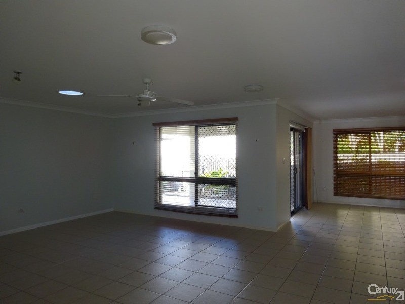 Bushland Beach QLD 4818