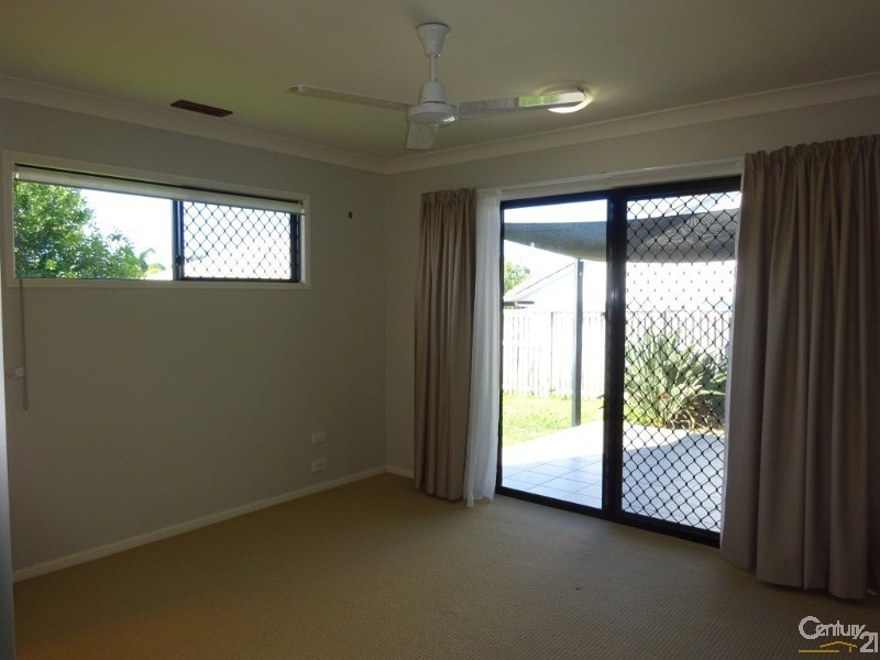 Bushland Beach QLD 4818