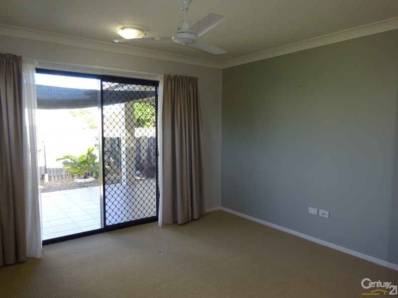 Bushland Beach QLD 4818