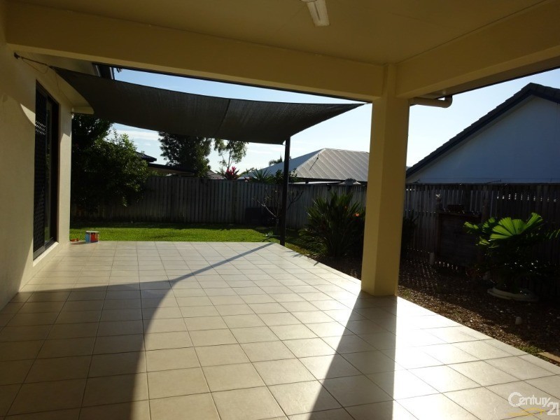 Bushland Beach QLD 4818