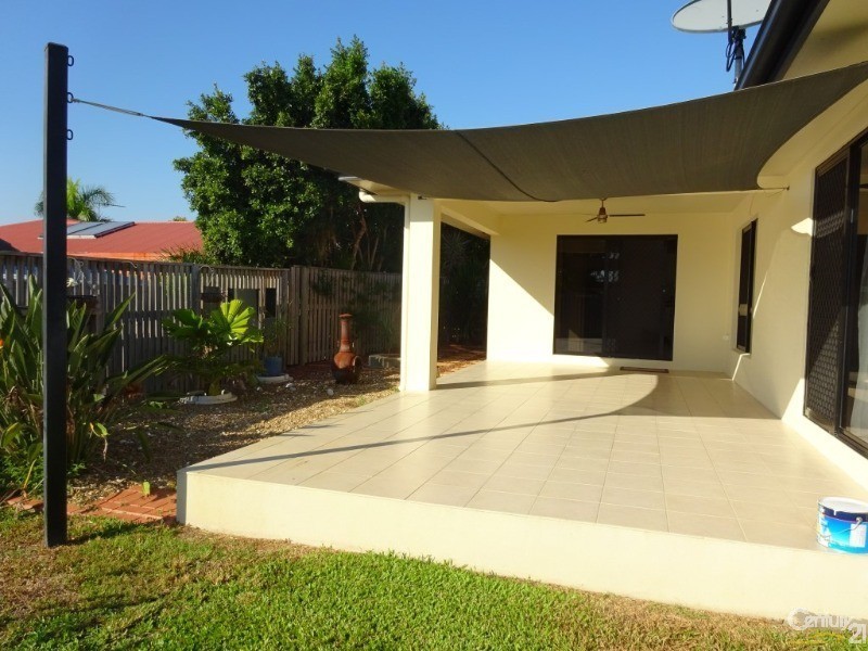 Bushland Beach QLD 4818