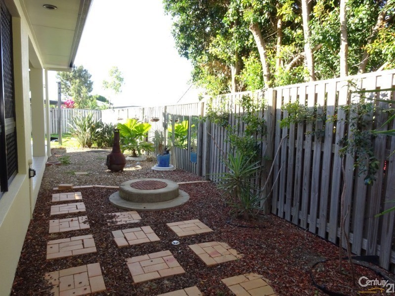Bushland Beach QLD 4818