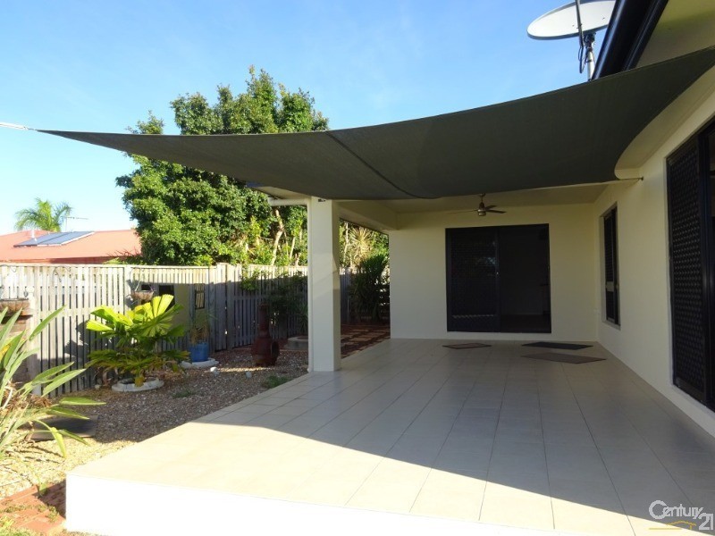 Bushland Beach QLD 4818
