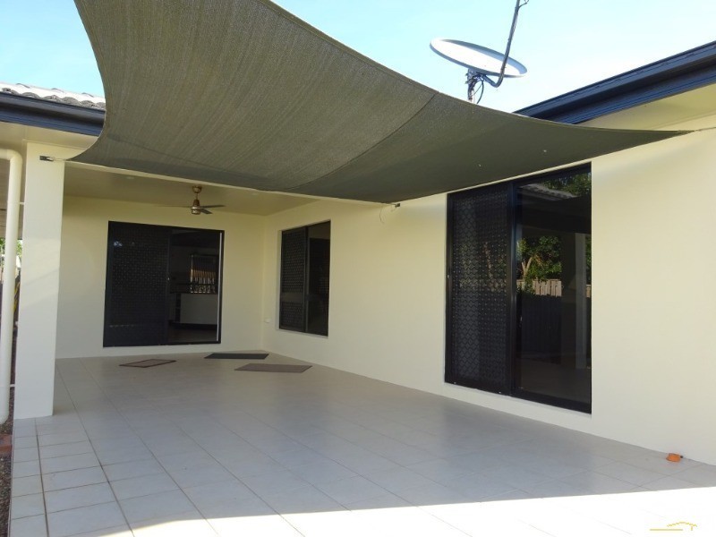 Bushland Beach QLD 4818