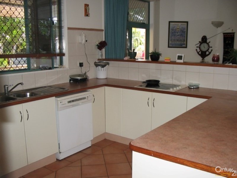 4 Alba Court, Bushland Beach QLD 4818