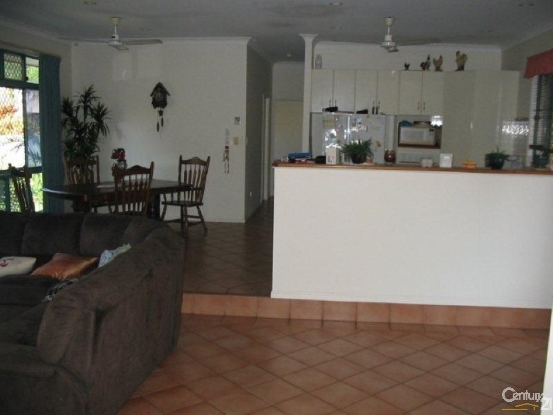 4 Alba Court, Bushland Beach QLD 4818