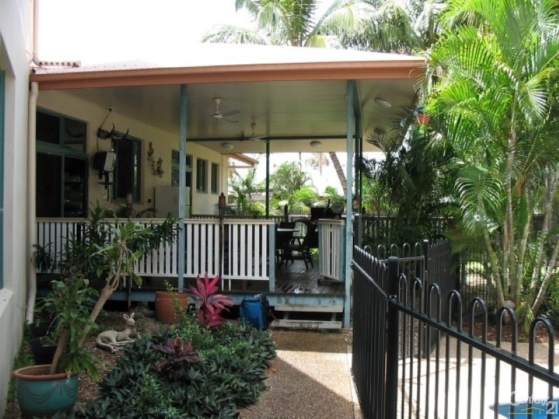 4 Alba Court, Bushland Beach QLD 4818