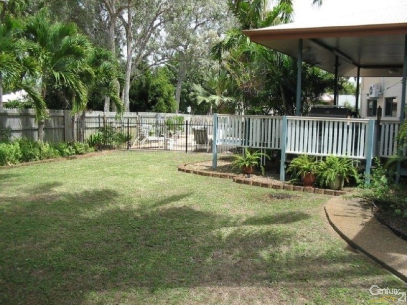 4 Alba Court, Bushland Beach QLD 4818