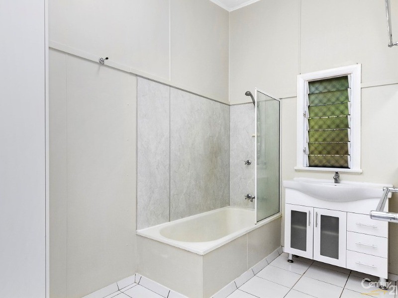 A36 Ralston Street, West End QLD 4810