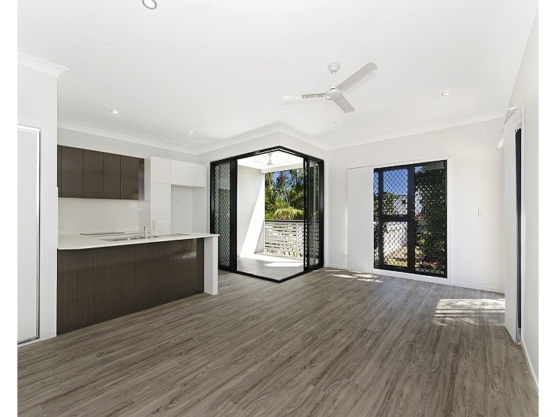 2/159 Eyre Street, North Ward QLD 4810