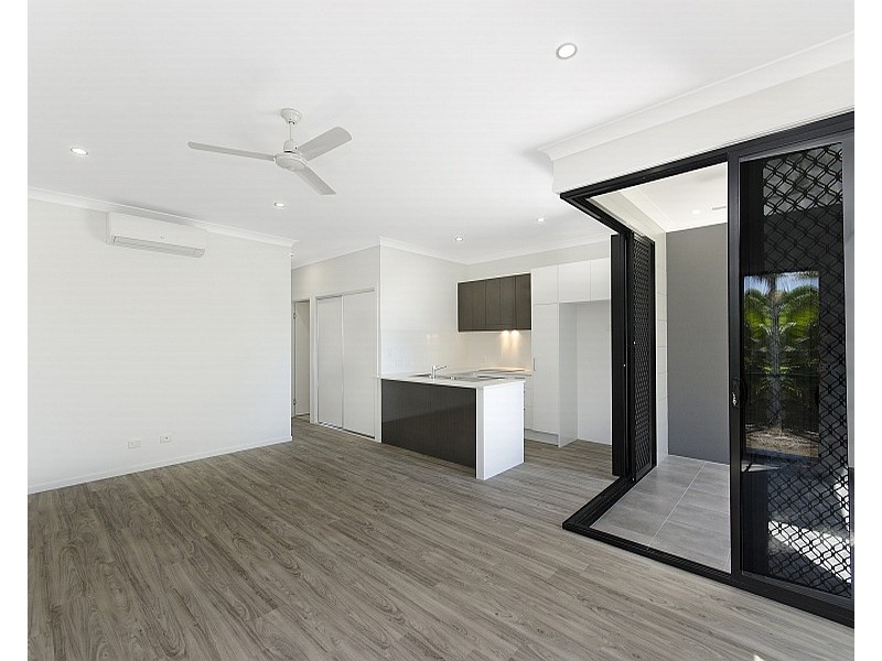 2/159 Eyre Street, North Ward QLD 4810