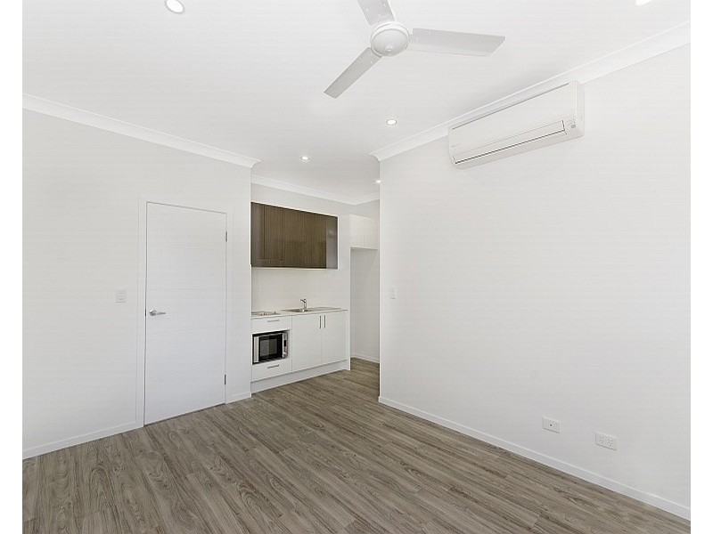 2/159 Eyre Street, North Ward QLD 4810