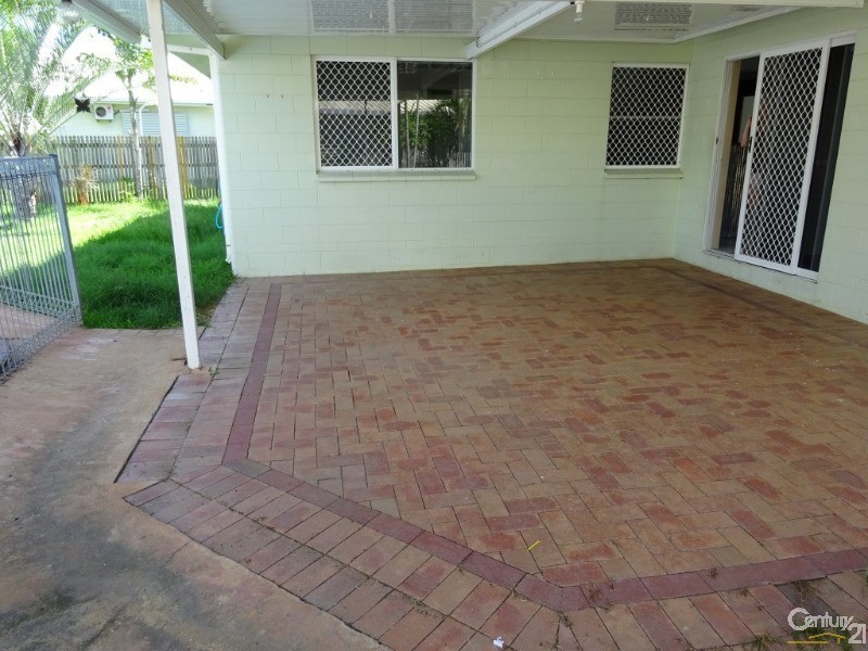 8 Colchester Crescent, Kirwan QLD 4817