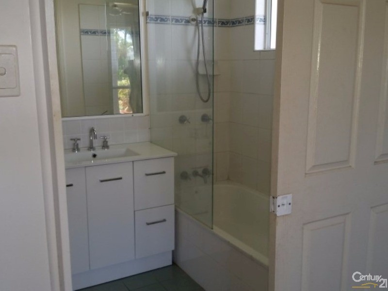 8 Colchester Crescent, Kirwan QLD 4817