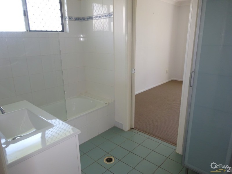 8 Colchester Crescent, Kirwan QLD 4817