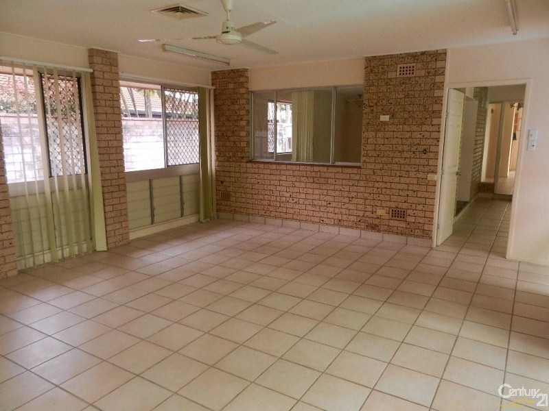 6 Winston Crescent, Kirwan QLD 4817