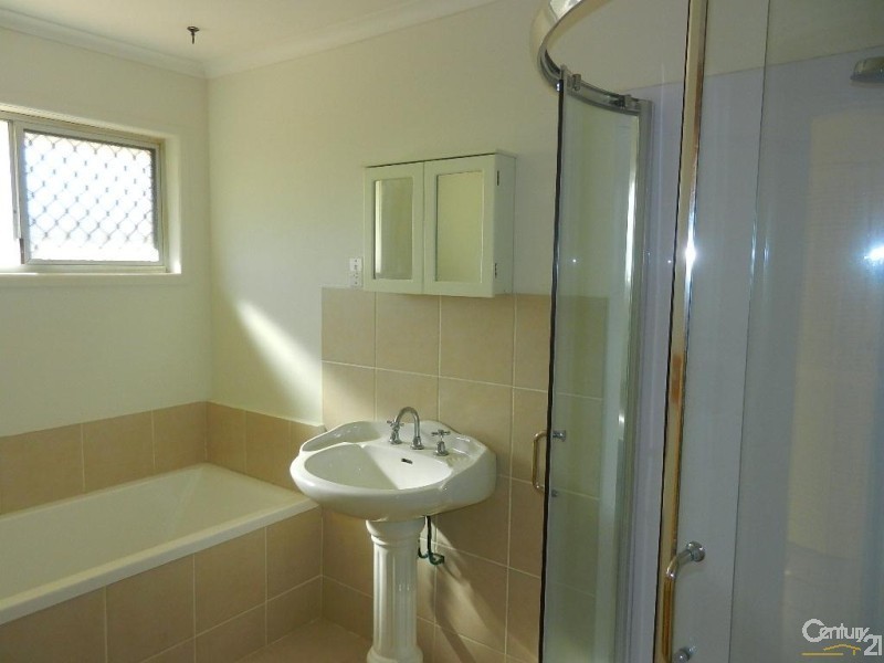 6 Winston Crescent, Kirwan QLD 4817