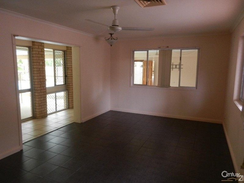 6 Winston Crescent, Kirwan QLD 4817