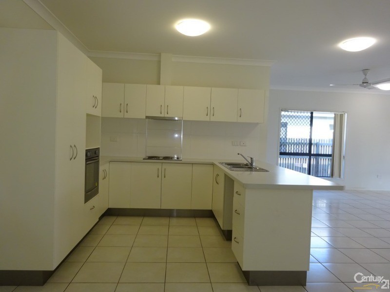 33 Hollanders Cres, Kelso QLD 4815