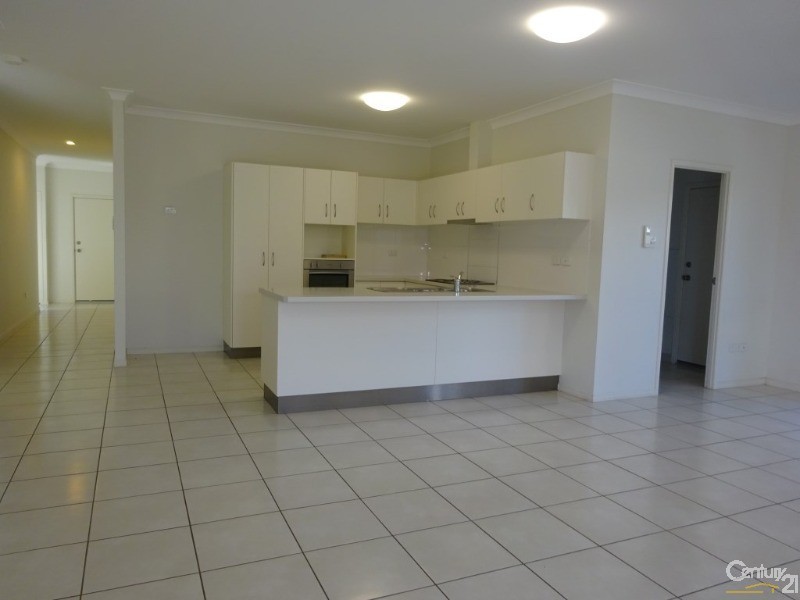 33 Hollanders Cres, Kelso QLD 4815