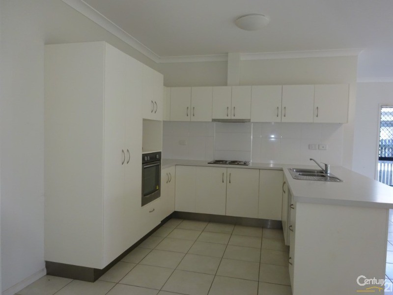 33 Hollanders Cres, Kelso QLD 4815