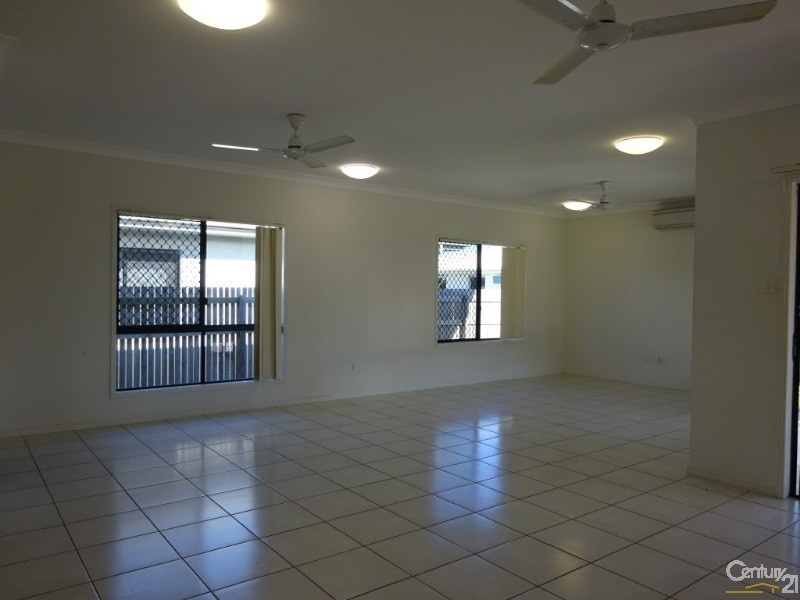 33 Hollanders Cres, Kelso QLD 4815