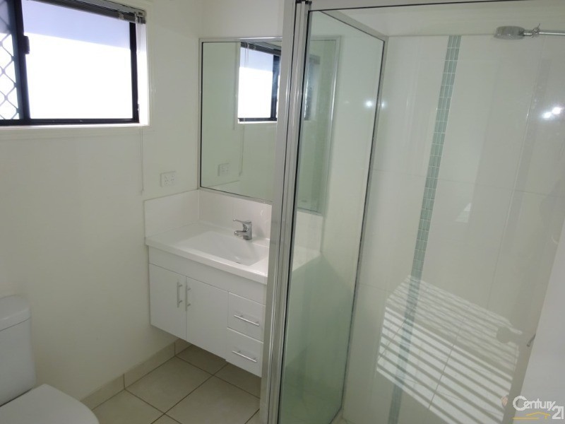 33 Hollanders Cres, Kelso QLD 4815