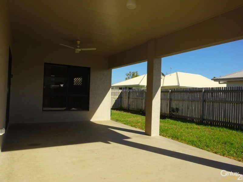 33 Hollanders Cres, Kelso QLD 4815