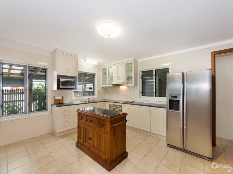 26 The Esplanade, Toolakea QLD 4818