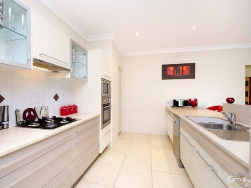 32 Hillock Crescent, Bushland Beach QLD 4818