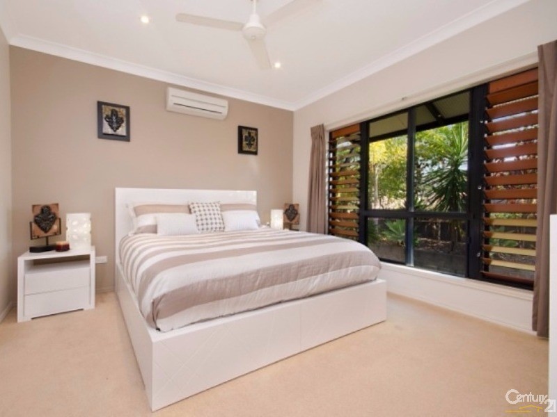 32 Hillock Crescent, Bushland Beach QLD 4818