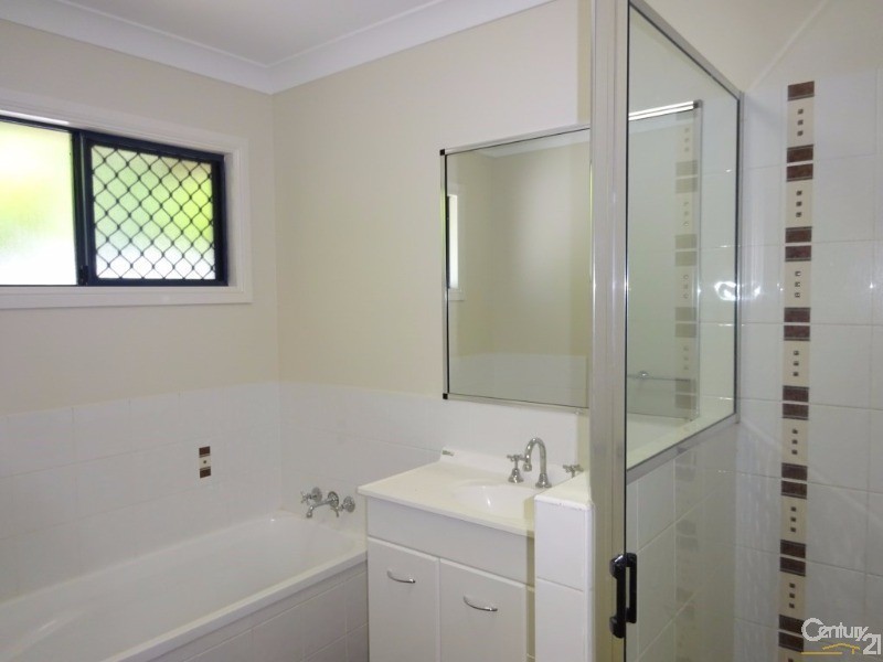 6 Donostia Crescent, Bushland Beach QLD 4818