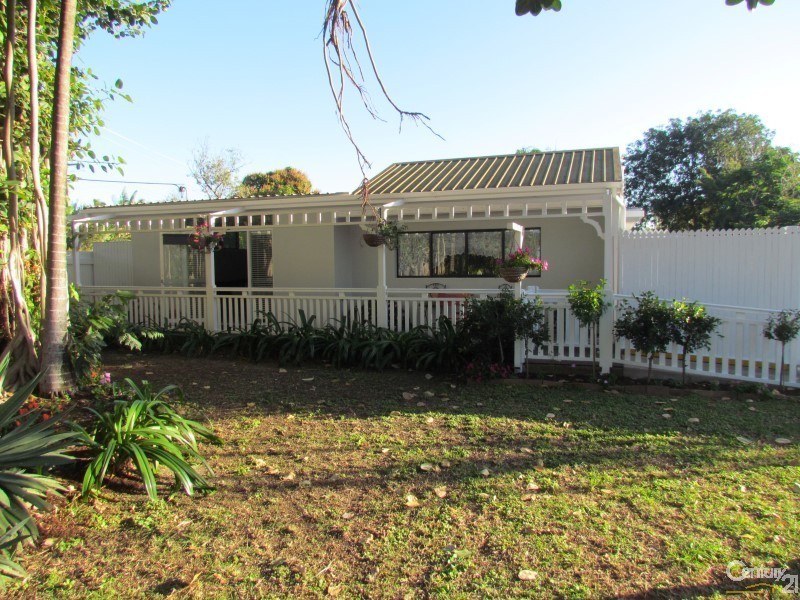41 Reef Street, Saunders Beach QLD 4818