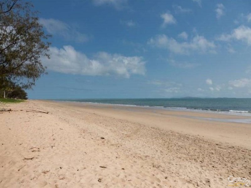 41 Reef Street, Saunders Beach QLD 4818