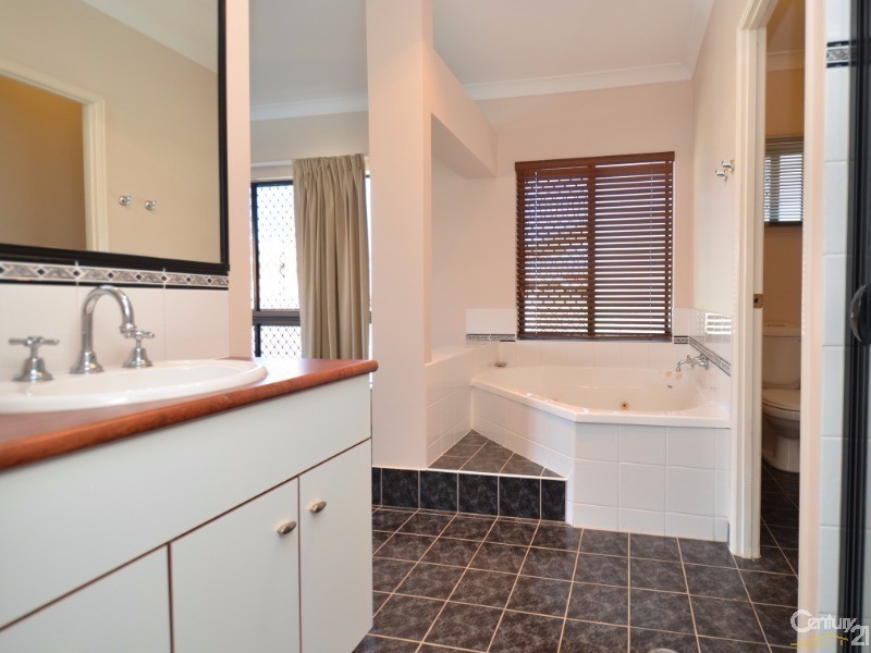 22 Monaro Circuit, Mount Louisa QLD 4814