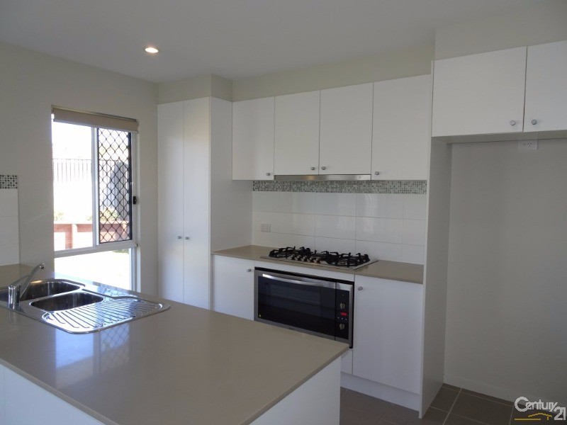 43 Hillock Crescent, Bushland Beach QLD 4818