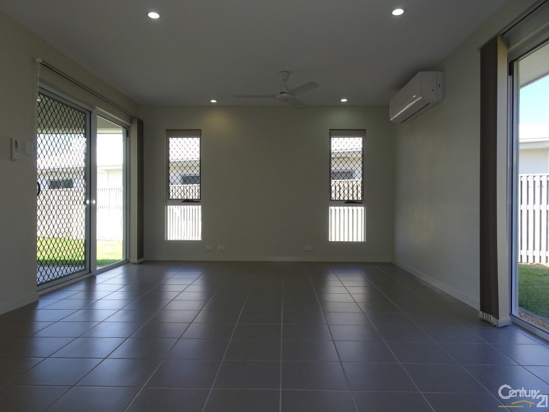 43 Hillock Crescent, Bushland Beach QLD 4818