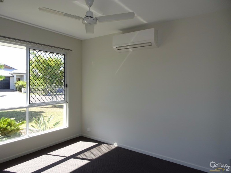 43 Hillock Crescent, Bushland Beach QLD 4818